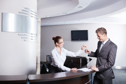 Hotelaria - check-in: como receber o hóspede com reserva Hotelaria - check-in: como receber o hóspede com reserva