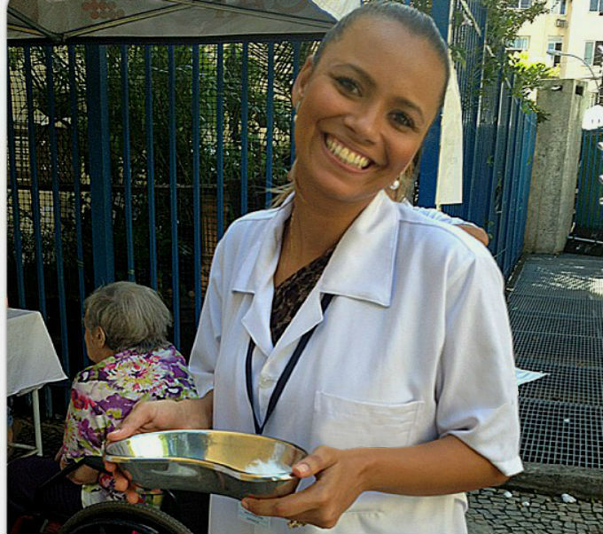 Os cuidadores de idosos são pessoas capacitadas para assumir essa responsabilidade. Foto/crédito: Sebástian Freire