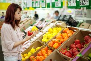 Ao escolher os alimentos, fique atento ao aspecto físico dos alimentos Ao escolher os alimentos, fique atento ao aspecto físico dos alimentos