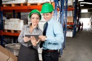 Os custos primários consistem nos materiais diretos usados na fabricação do produto e mão de obra direta Os custos primários consistem nos materiais diretos usados na fabricação do produto e mão de obra direta