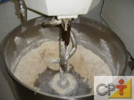 Equipamentos e acessórios utilizados na indústria da panificação A masseira é o equipamento destinado para misturar os ingredientes e fazer a massa dos produtos panificados.
