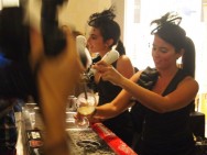 O bartender deve saber fazer pelo menos os mais populares para se inserir no mercado de trabalho. Foto: Orijinal O bartender deve saber fazer pelo menos os mais populares para se inserir no mercado de trabalho. Foto: Orijinal
