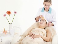 Os peelings são indicados para graus mais elevados da acne Os peelings são indicados para graus mais elevados da acne