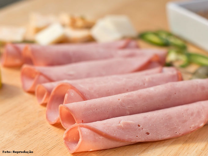 Quando fabricado dentro dos padrões de qualidade, não faltam consumidores para o presunto de frango. Foto: Reprodução