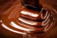 É imprescindível evitar o desperdício de matéria-prima (chocolate) É imprescindível evitar o desperdício de matéria-prima (chocolate)