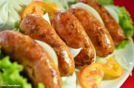 A linguiça calabresa de frango é uma opção saudável, de sabor único, preparada com temperos especiais A linguiça calabresa de frango é uma opção saudável, de sabor único, preparada com temperos especiais