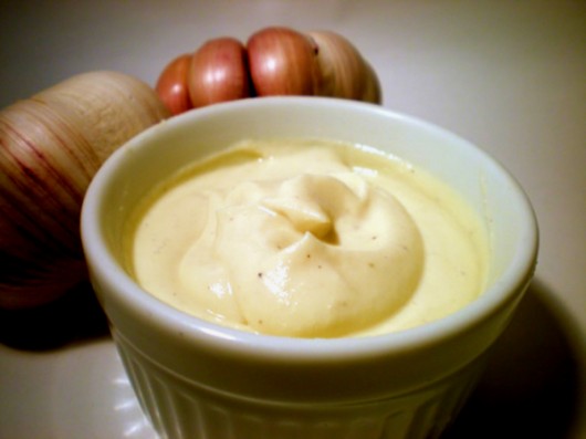 Como produzir pasta de alho: imersão em água, descascamento, seleção, sanificação, trituração, adição do sal e envase Como produzir pasta de alho: imersão em água, descascamento, seleção, sanificação, trituração, adição do sal e envase