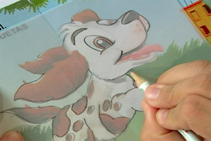 Coloque o papel de seda sobre os desenhos e copie-os com o lápis