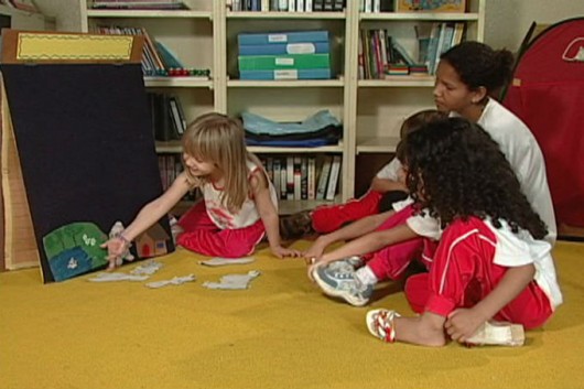 Flanelógrafo - ferramenta para a contação de histórias e educação infantil Flanelógrafo - ferramenta para a contação de histórias e educação infantil