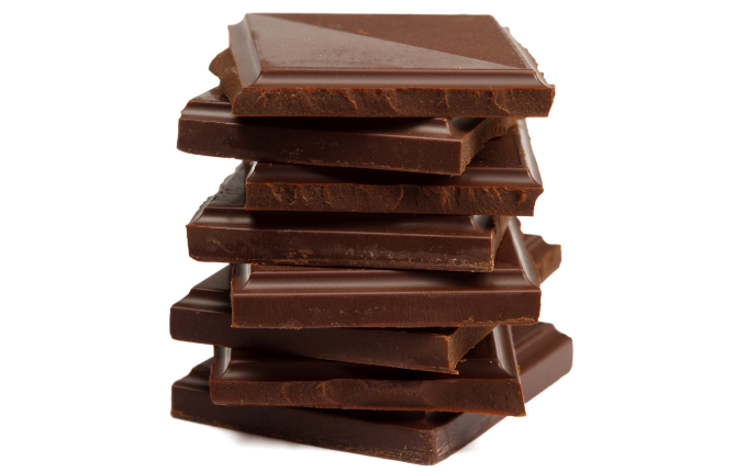 Caso não tenha experiência, não tempere mais de 500 g de chocolate, pois isso dificulta o manuseio. Só aumente a quantia quando tiver mais segurança.