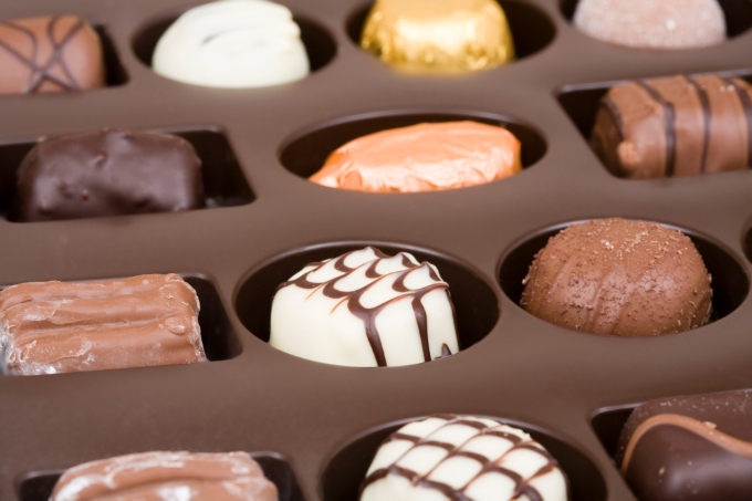 Nunca adicione gordura hidrogenada, óleo ou manteiga ao chocolate. Apesar de facilitarem o preparo, eles comprometem a aparência e o sabor do produto final.