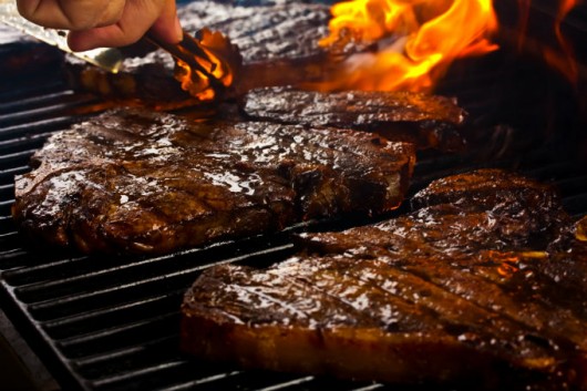 Churrasco - conheça as técnicas de preparo e trabalhe como churrasqueiro particular