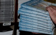 Todo livro que chega à livraria deve receber um código para facilitar o controle. Todo livro que chega à livraria deve receber um código para facilitar o controle.