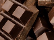 Ao partir, o chocolate emite um som característico “Snap”. Ao partir, o chocolate emite um som característico “Snap”.