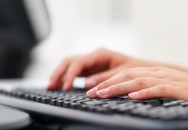 A utilização de sistemas informatizados facilita a realização do controle de estoque. A utilização de sistemas informatizados facilita a realização do controle de estoque.
