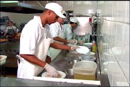 A copa de higienização deve ter um local estratégico na cozinha comercial. A copa de higienização deve ter um local estratégico na cozinha comercial.