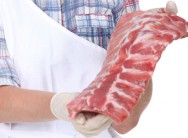 A qualidade da matéria-prima que chega ao restaurante ou à lanchonete começa pela escolha de bons fornecedores. A qualidade da matéria-prima que chega ao restaurante ou à lanchonete começa pela escolha de bons fornecedores.