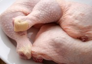 Ao receber carnes, estas deverão ser avaliadas com muita atenção e cuidado, uma vez que são classificadas como de alto risco de contaminação Ao receber carnes, estas deverão ser avaliadas com muita atenção e cuidado, uma vez que são classificadas como de alto risco de contaminação