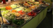 No self service, o cardápio é variável, ocorrendo alterações de alguns pratos ou de todos os pratos todos os dias No self service, o cardápio é variável, ocorrendo alterações de alguns pratos ou de todos os pratos todos os dias