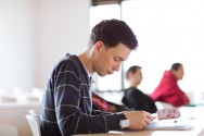 Outro bom modo de concentrar-se na aula é ler antes o capítulo que será explicado, o seu interesse será muito maior e sua compreensão também Outro bom modo de concentrar-se na aula é ler antes o capítulo que será explicado, o seu interesse será muito maior e sua compreensão também