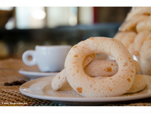 Petiscos para a copa e para festas juninas - Biscoito de polvilho e Bolo de milho verde. Curso CPT Como Produzir Bolos e Biscoitos