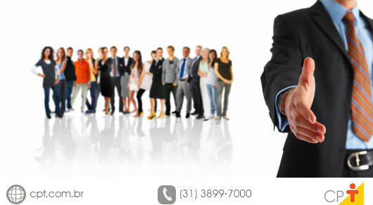Empresas que mais crescem no Brasil são as que valorizam o bem-estar dos funcionários Equipe de trabalho feliz por se sentir valorizada pela empresa
