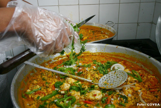 Alimentação escolar - capacitação para cozinheiras/merendeiras A alimentação é o ponto de partida para a saúde de qualquer pessoa. E os profissionais da educação, melhor do que ninguém, sabem que, na escola, a boa alimentação dos alunos deve ser valorizada