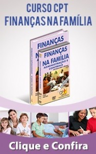 família reunida avaliando os gastos da casa