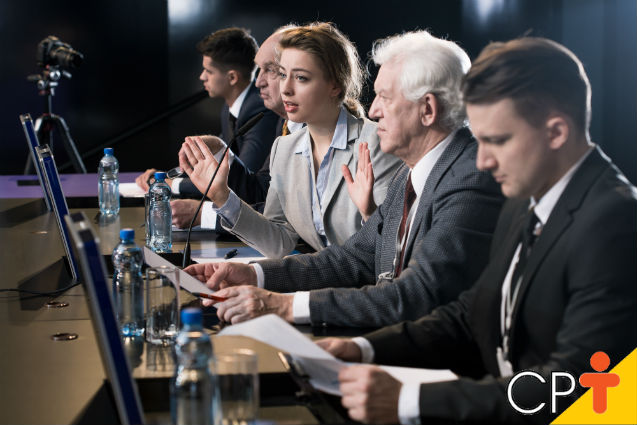 Em solenidades oficiais, como compor uma mesa diretora?   Artigos Cursos CPT