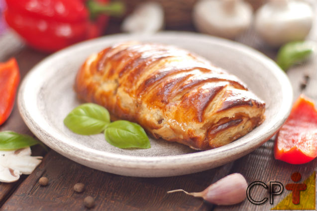 Torta folhada de frango com catupiri: aprenda fazer Receitas Cursos CPT Torta folhada de frango com catupiri: aprenda fazer Receitas Cursos CPT