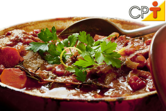 Picadinho de carne com batata e cenoura: aprenda fazer Receitas Cursos CPT Picadinho de carne com batata e cenoura: aprenda fazer Receitas Cursos CPT