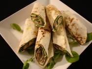 A gastronomia nasceu do prazer proporcionado pela comida, na arte de cozinhar e associar os alimentos para deles retirar o máximo benefício.