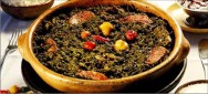 Na maniçoba, um guisado de folhas de mandioca, a mão da cozinheira portuguesa andou colocando linguiça e paio.