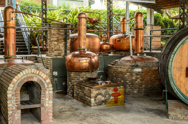 Vai produzir cachaça? Escolha o melhor tipo de dorna! Artigos Cursos CPT Vai produzir cachaça? Escolha o melhor tipo de dorna! Artigos Cursos CPT