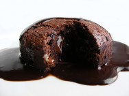 O Fondant é uma massa bem mole, de cor tipicamente clara ou colorida se for utilizado corantes, muito utilizada para rechear bombons e outros produtos de chocolate.