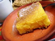 O bolo de milho é encontrado em lanchonetes, padarias e na mesa dos brasileiros do norte ao sul do país.