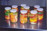 Picles é um tipo de conserva de sabor picante, muito apreciado no início das refeições, como aperitivo e componente de saladas. Picles é um tipo de conserva de sabor picante, muito apreciado no início das refeições, como aperitivo e componente de saladas.