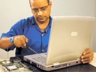 Na manutenção dos notebooks é recomendado que o técnico, de forma geral, recupere os componentes com problemas. Na manutenção dos notebooks é recomendado que o técnico, de forma geral, recupere os componentes com problemas.