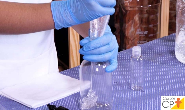 Envase do álcool em gel 70% Artigos CPT Envase do álcool em gel 70% Artigos CPT