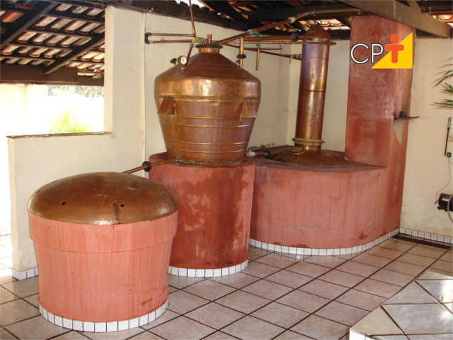 Produção de alcool combustivel na fazenda Produção de alcool combustivel na fazenda