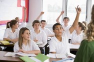 A mídia proporciona um melhor aproveitamento e internalização dos conteúdo ministrado e desperta o interesse dos aprendizes Mídias na educação: uma tecnologia que encanta e ensina