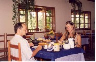 Com o crescimento do turismo rural no Brasil, muitos proprietários de sítios e fazendas estão explorando suas propriedades e montando restaurantes rurais, hotéis-fazenda, pesque-pagues e outros empreendimentos ligados ao campo Cozinha Mineira