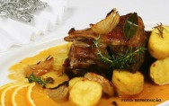 Na região Nordeste, a comercialização da carne de cabrito e o consumo são tradicionais, e a demanda pelo produto tem se mantido alta abatedouro de caprinos