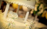 O estaqueamento permite aos confeiteiros montar bolos mais altos e possibilita uma infinidade de possibilidades de montagem e de decoração ESTAQUEAMENTO DE BOLO