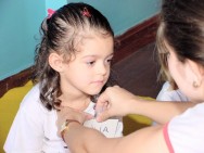 Ingresso da criança na escola Quando a criança ingressa no ambiente escolar pela primeira vez, o educador deve voltar toda a sua atenção para ela