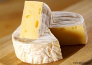O Saint-Paulin e um queijo de massa amarela, muito macia, untuosa e fechada, de sabor suave e sem acidez QUEIJOS FINOS E MOFADOS
