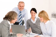 Análise dos concorrentes É imprescindível para a empresa reservar espaço para a observação informal do trabalho de seus concorrentes, isto é, anotar as principais características do empreendimento e de seus consumidores.