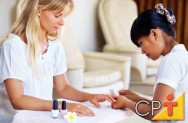 Dicas para fazer as unhas - Cursos CPT Para executar seu trabalho de forma mais rápida, sempre comece todos os procedimentos pela mão esquerda do cliente e pelo dedo mínimo.
