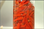 Picles de pimenta O picles de pimenta mais procurado no mercado é o considerado bem ardido, por isso, deve ser fabricado com pimentas com alto teor de capsaicinoides, como a pimenta malagueta.