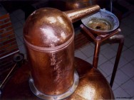 A destilação da cachaça do coração continuará ocorrendo até que a temperatura do líquido atinja aproximadamente 90ºC A destilação da cachaça do coração continuará ocorrendo até que a temperatura do líquido atinja aproximadamente 90ºC